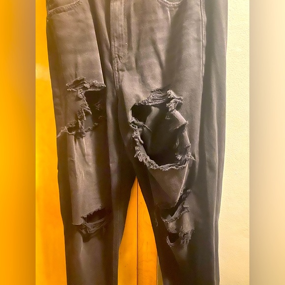 Size 10, American Eagle, Black Distress Jeans, Never worn - Picture 4 of 7
